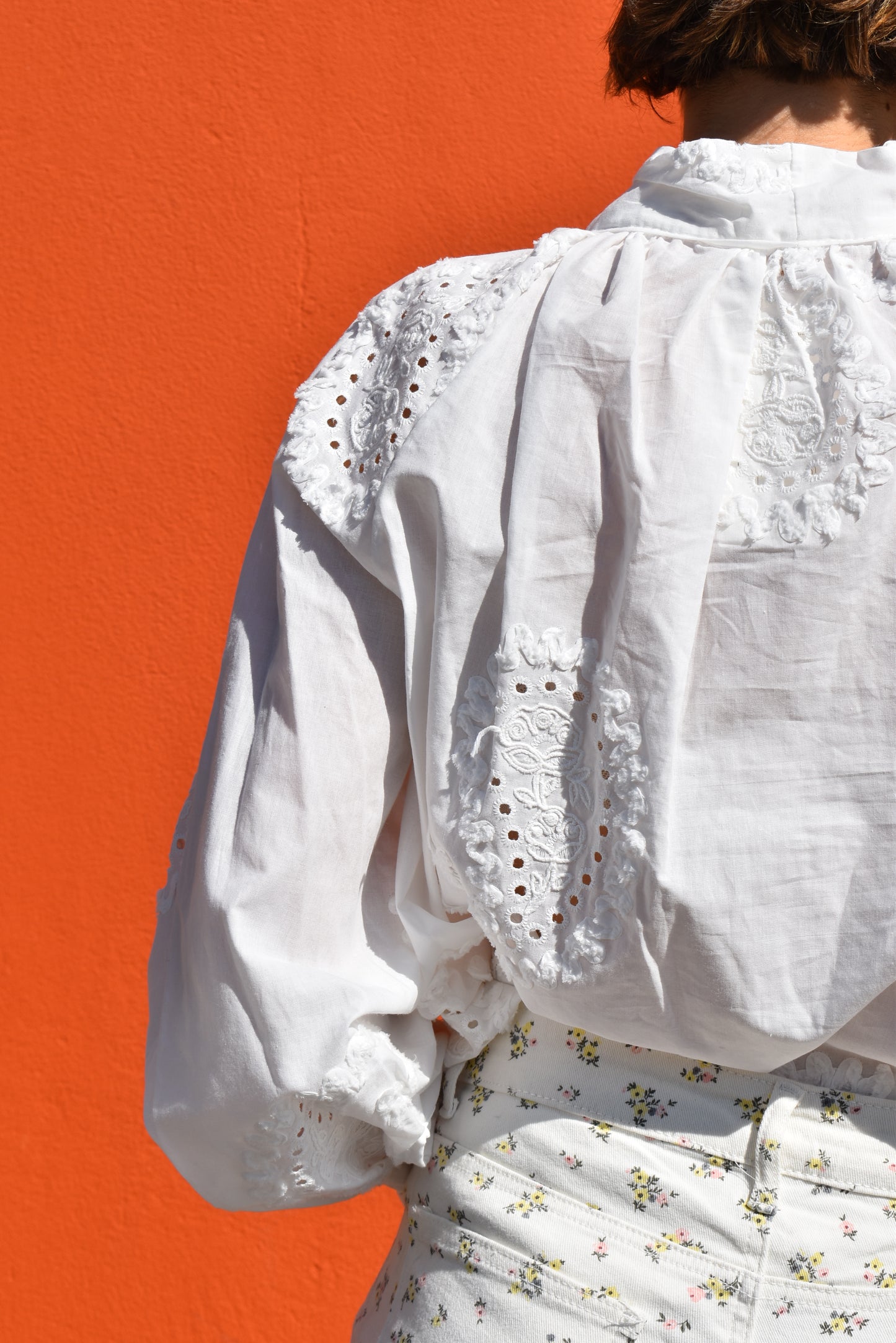 Camicia Bianca Ricamata con Fiocco