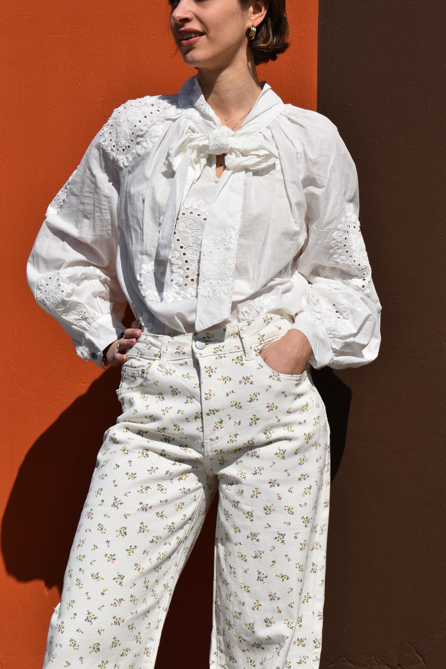 Camicia Bianca Ricamata con Fiocco