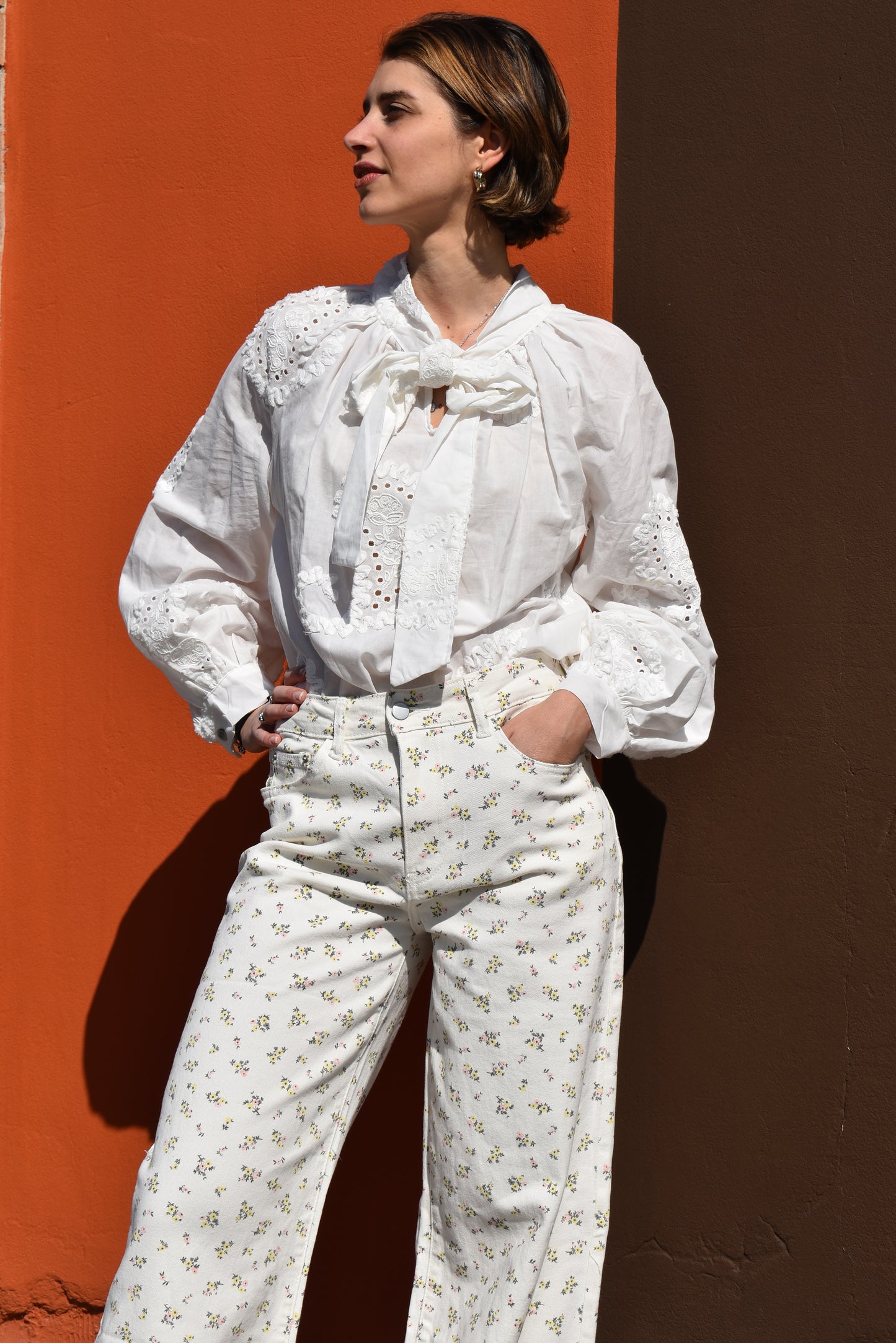 Camicia Bianca Ricamata con Fiocco