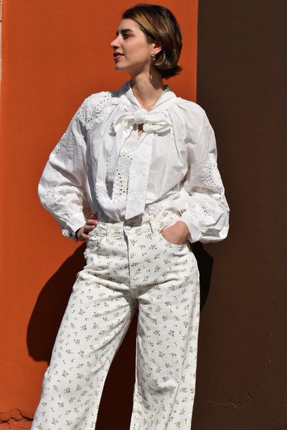 Camicia Bianca Ricamata con Fiocco