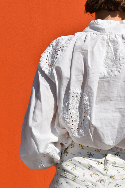 Camicia Bianca Ricamata con Fiocco