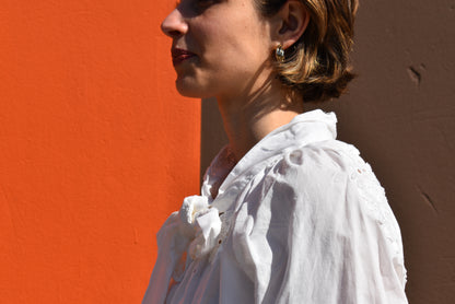 Camicia Bianca Ricamata con Fiocco