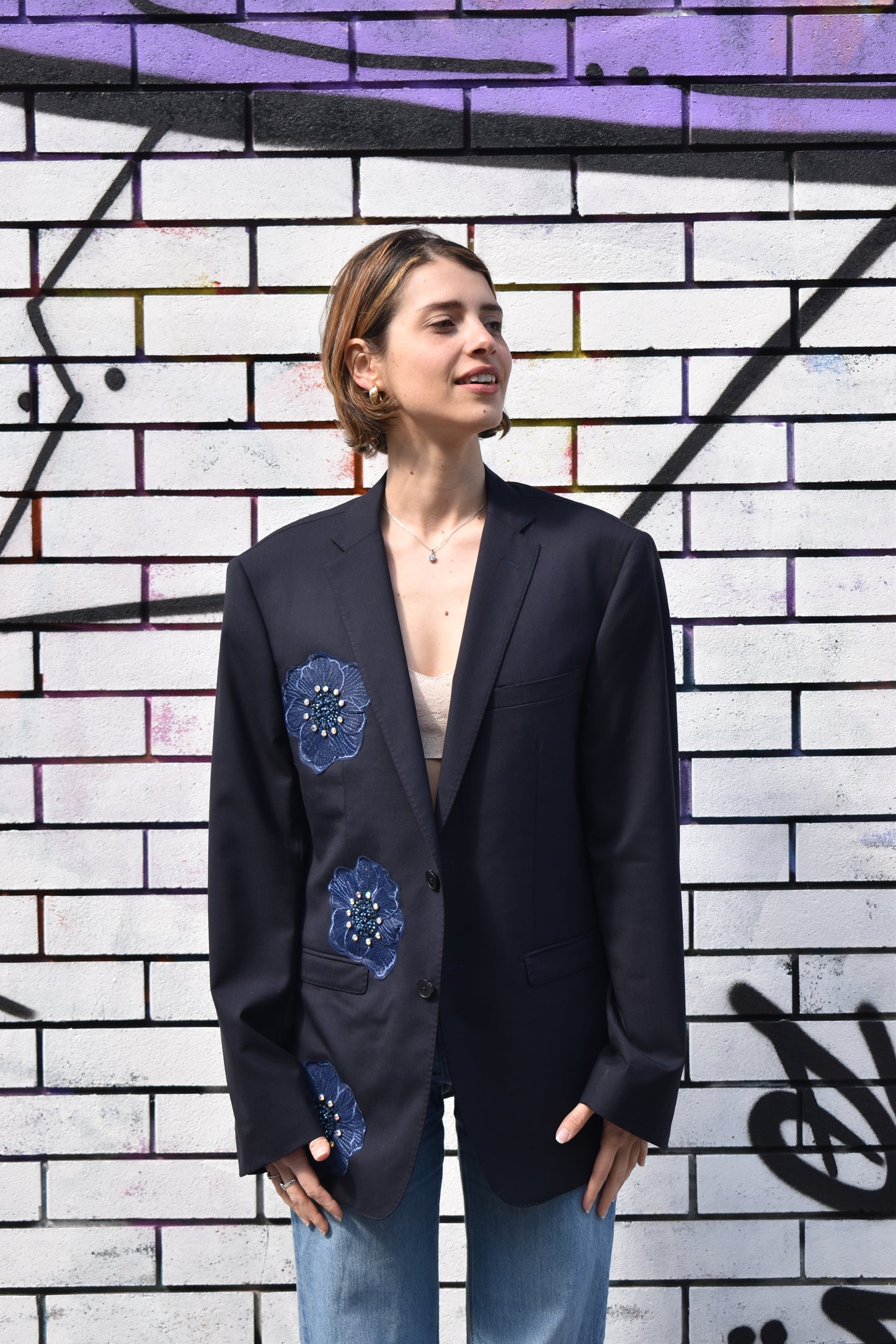 Blazer Vintage Nero con Fiori Ricamati Blu