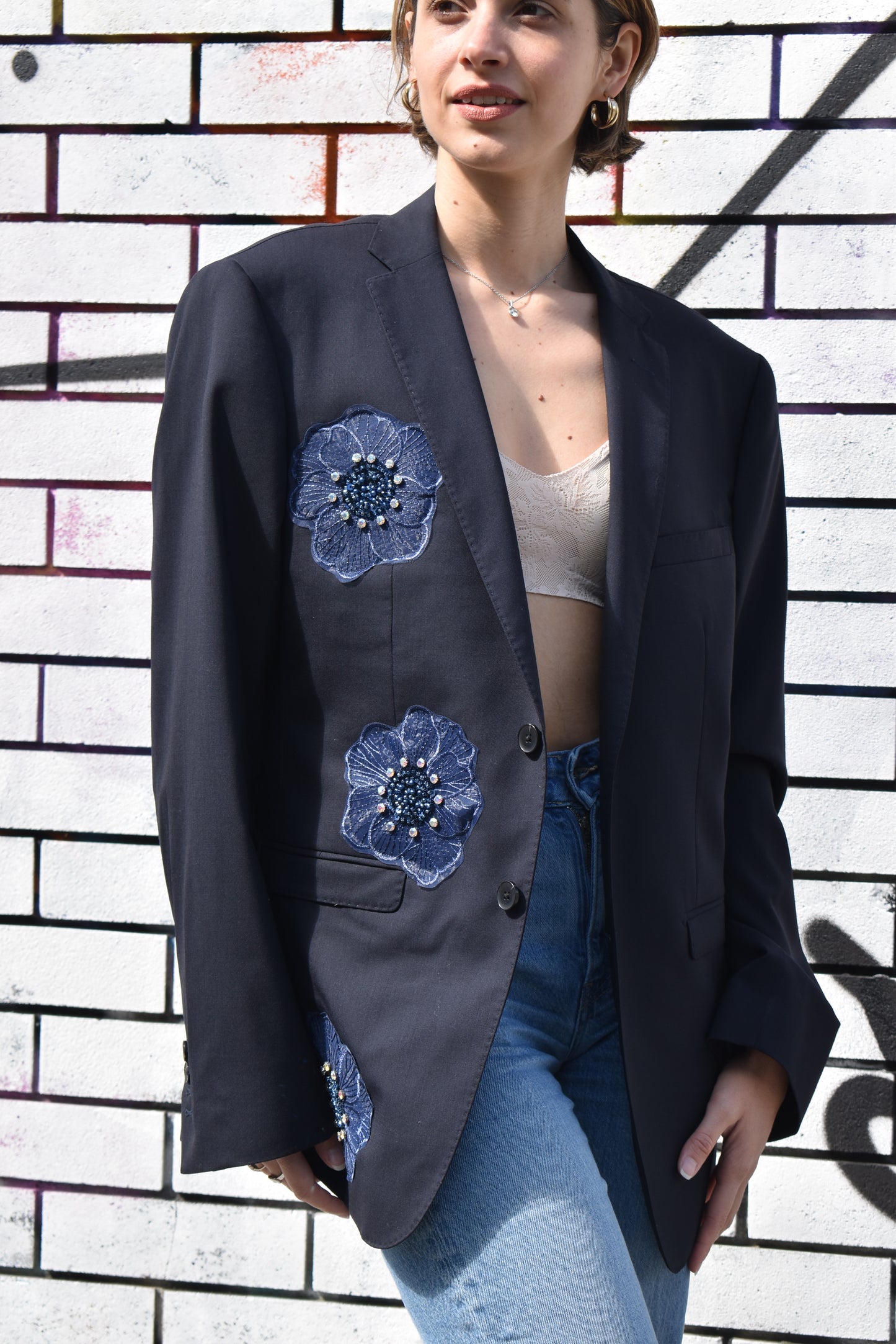 Blazer Vintage Nero con Fiori Ricamati Blu