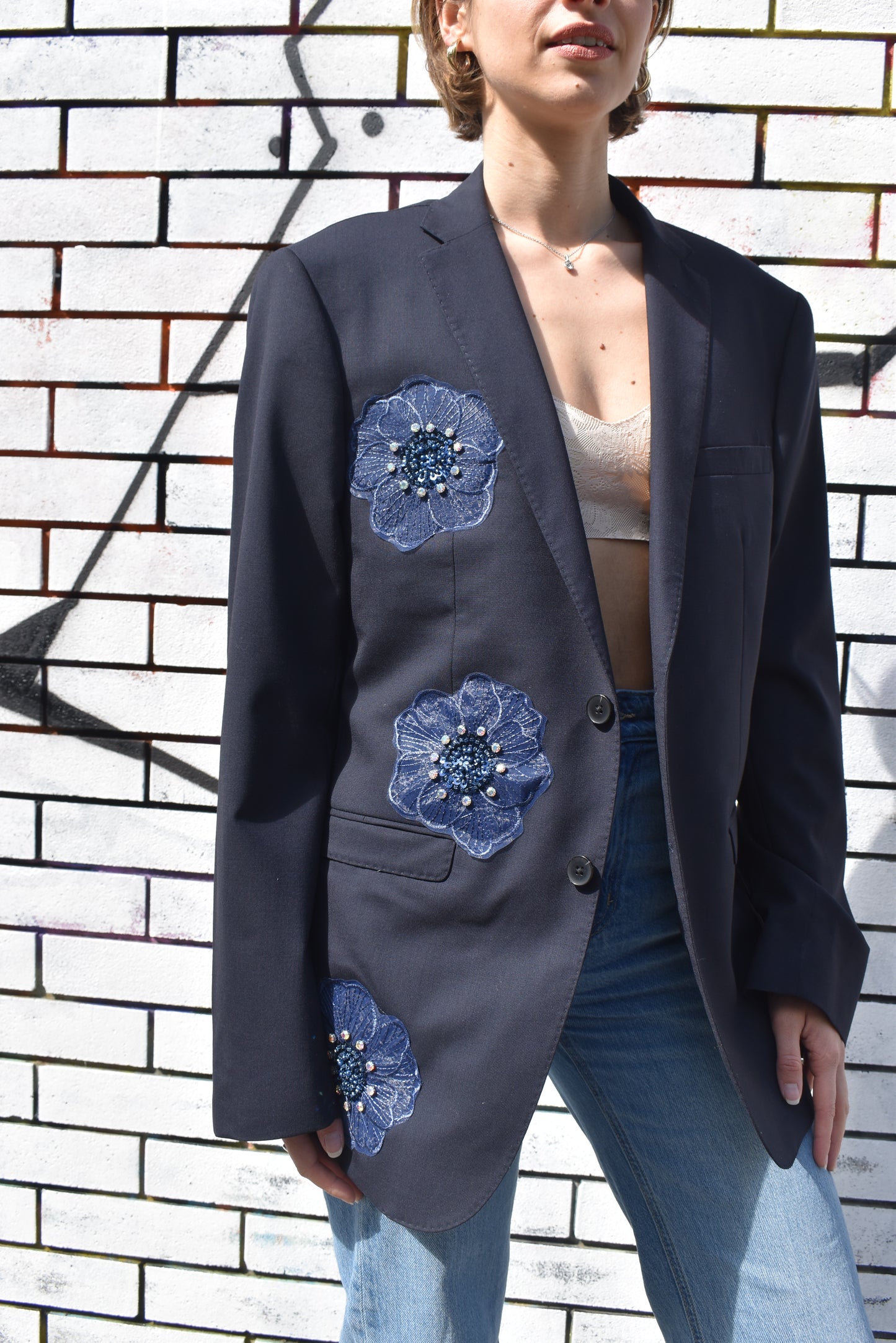 Blazer Vintage Nero con Fiori Ricamati Blu